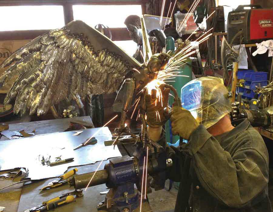 全球钣金新闻-金属制造狂：焊工制作动物的金属钣金-千亿·体育页面官方网站-千亿(中国)